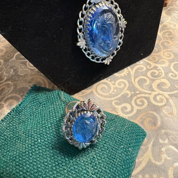 Elegant Silver and Blue Cameo Glass Jewelry Set ring size 9 clip on earrings - Picture 4 of 4